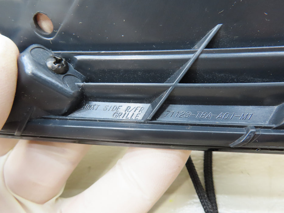 2016-2018 HONDA CIVIC FRONT RIGHT PASSENGER HEADLIGHT UPPER GRILLE OEM