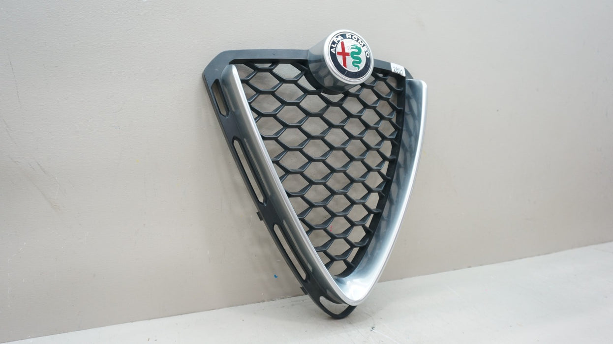 2017-2024 ALFA ROMEO STELVIO FRONT BUMPER GRILLE  W/ EMBLEM 156108638 OEM