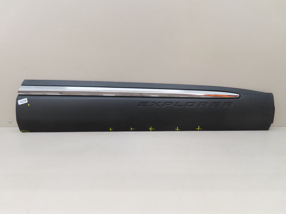 2020-2021 FORD EXPLORER FRONT RIGHT PASSENGER DOOR LOWER MOLDING OEM LB5B-S20848