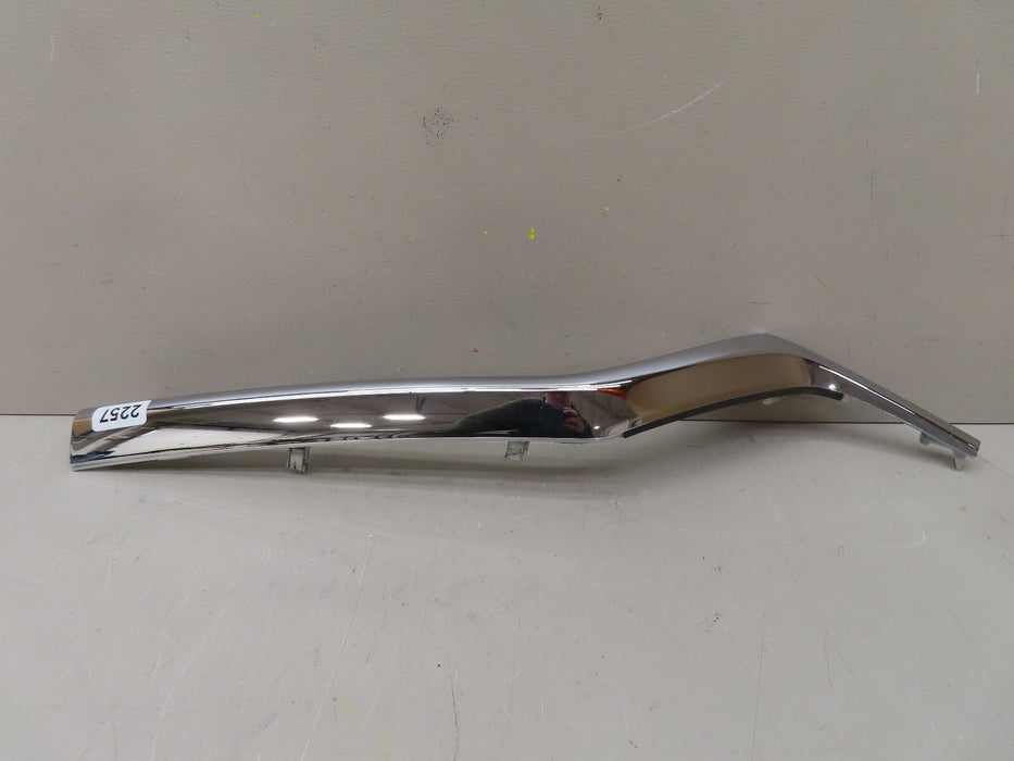 2017-2019 HONDA CR-V FRONT RIGHT PASSENGER GRILLE GRILL MOLDING OEM