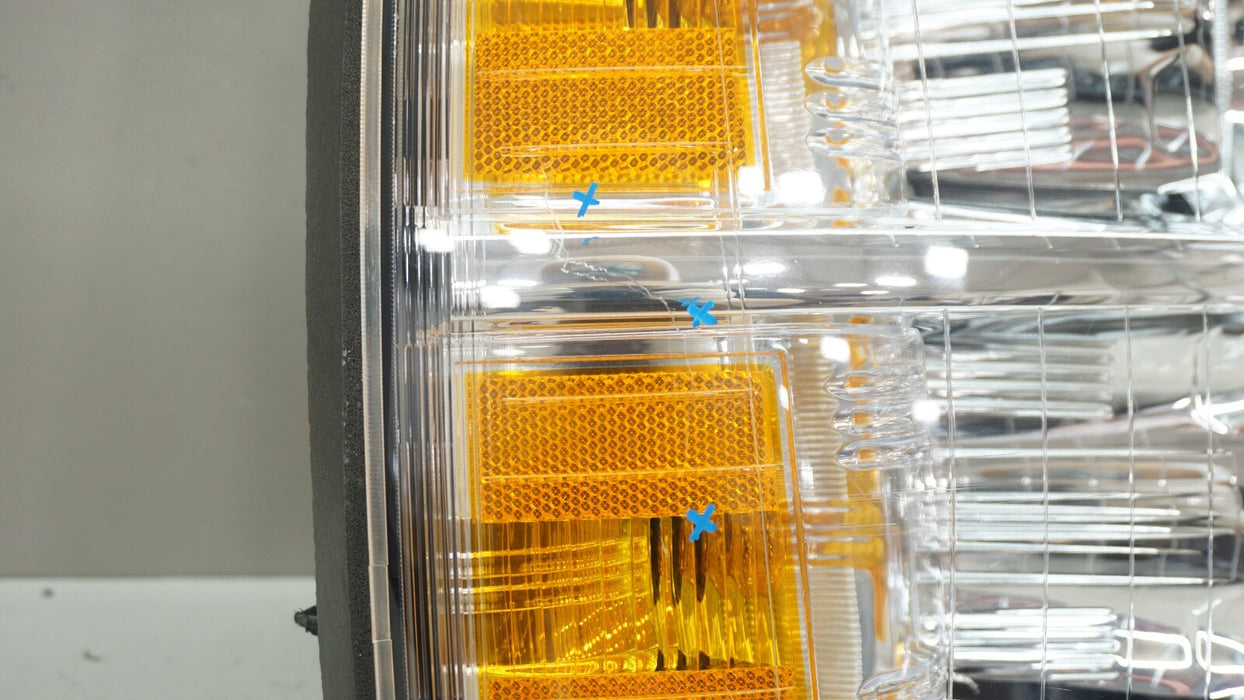 2007-2013 CHEVROLET SILVERADO 1500 2500 3500 FRONT RIGHT HALOGEN HEADLIGHT OEM