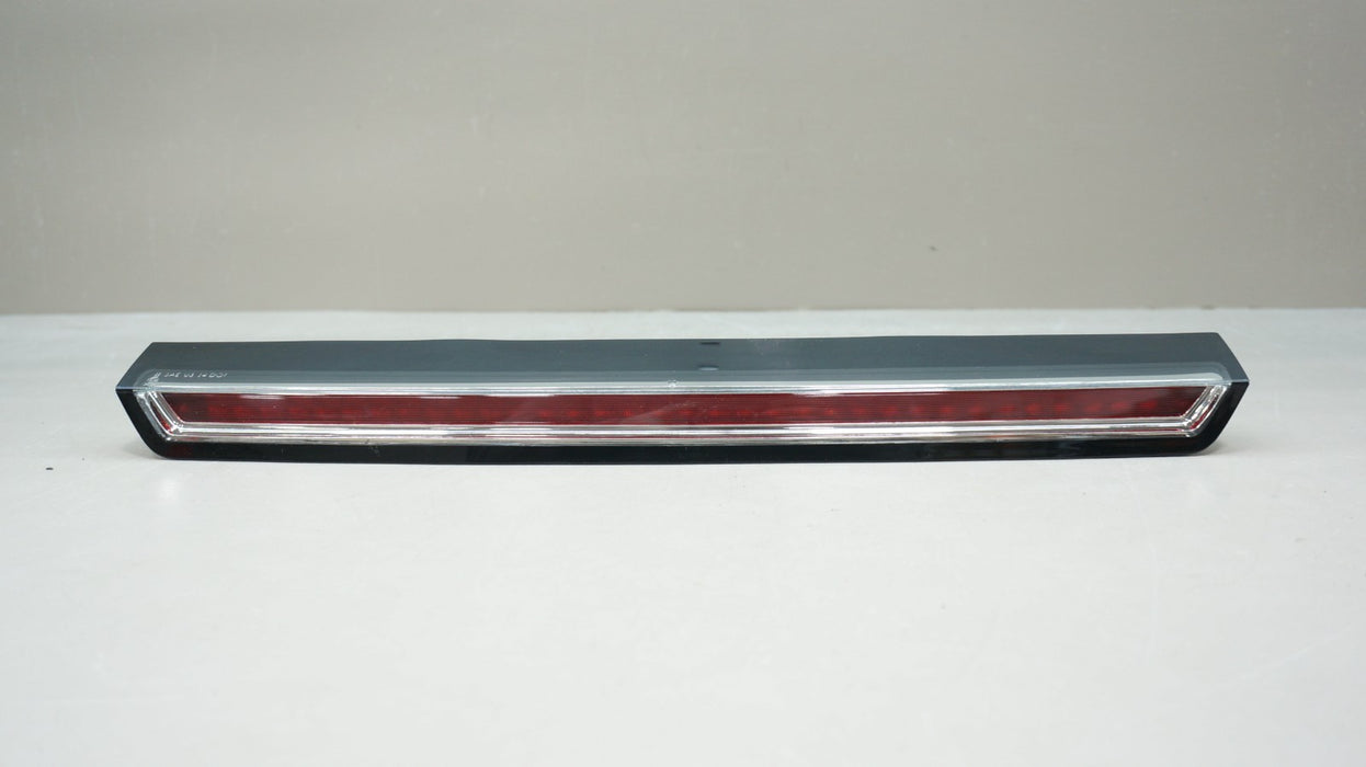2015-2020 CADILLAC ESCALADE REAR CENTER THIRD BRAKE LIGHT OEM 22803028