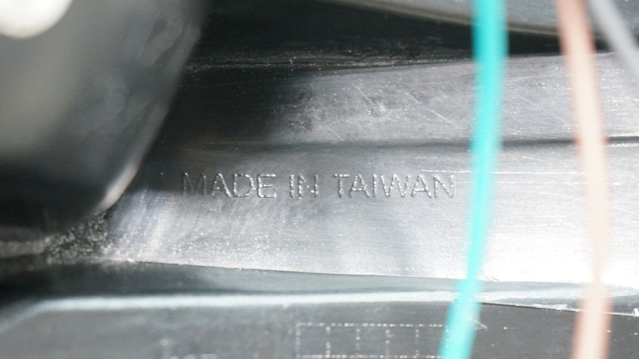 2007-2013 CHEVROELT SILVERADO GMC SIERRA 1500 REAR DRIVER SIDE TAIL LIGHT TAIWAN