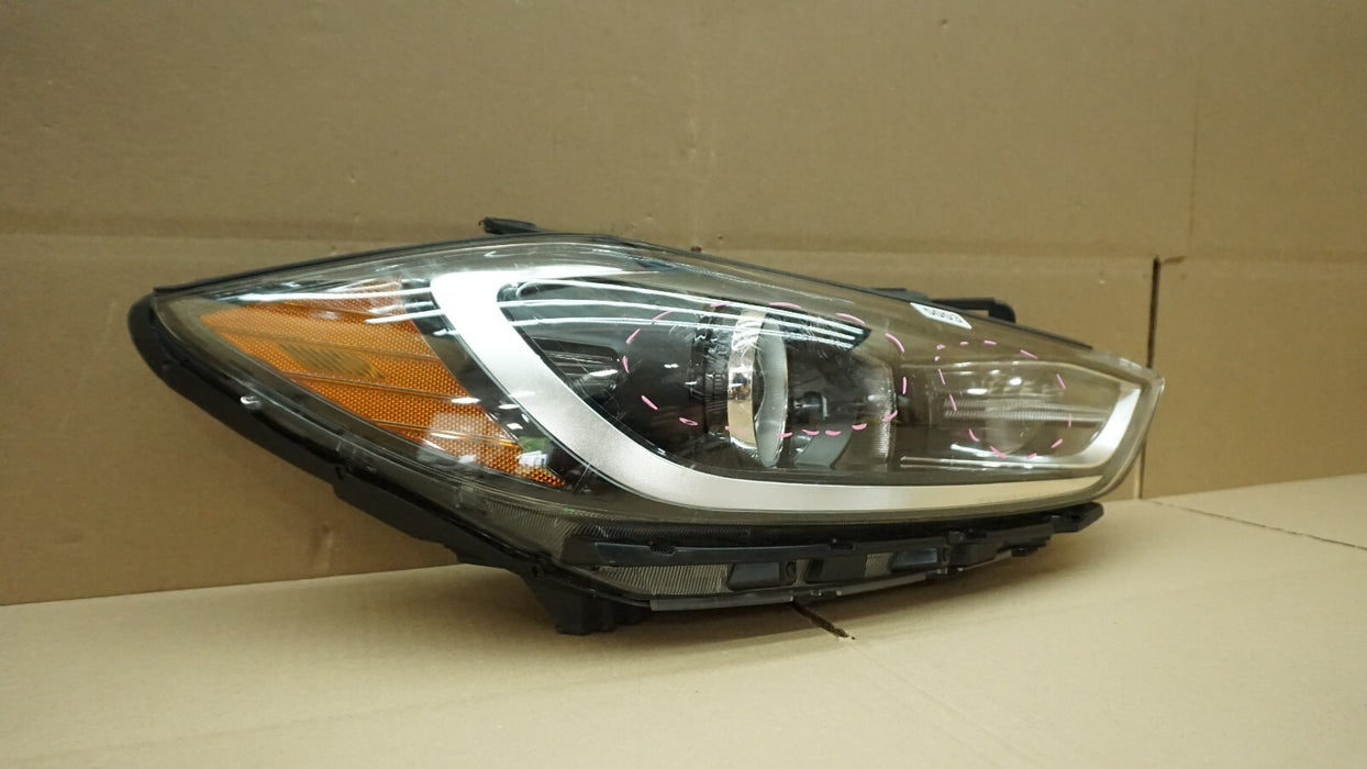 2017-2018 HYUNDAI ELANTRA FRONT RIGHT PASSENGER SIDE HEADLIGHT HALOGEN OEM