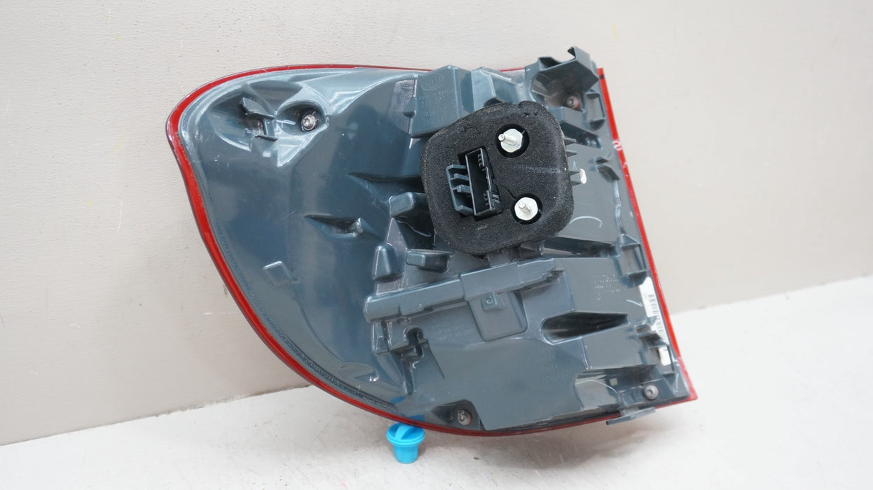 2014-2018 BMW X5 F15 REAR RIGHT PASSENGER SIDE OUTER TAIL LIGHT OEM 7290104