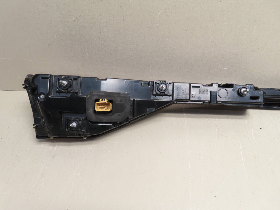 2019 - 2023 AUDI A8 L REAR TRUNK LID CENTER TAILLIGHT LIGHT LAMP OEM 4N0945095H