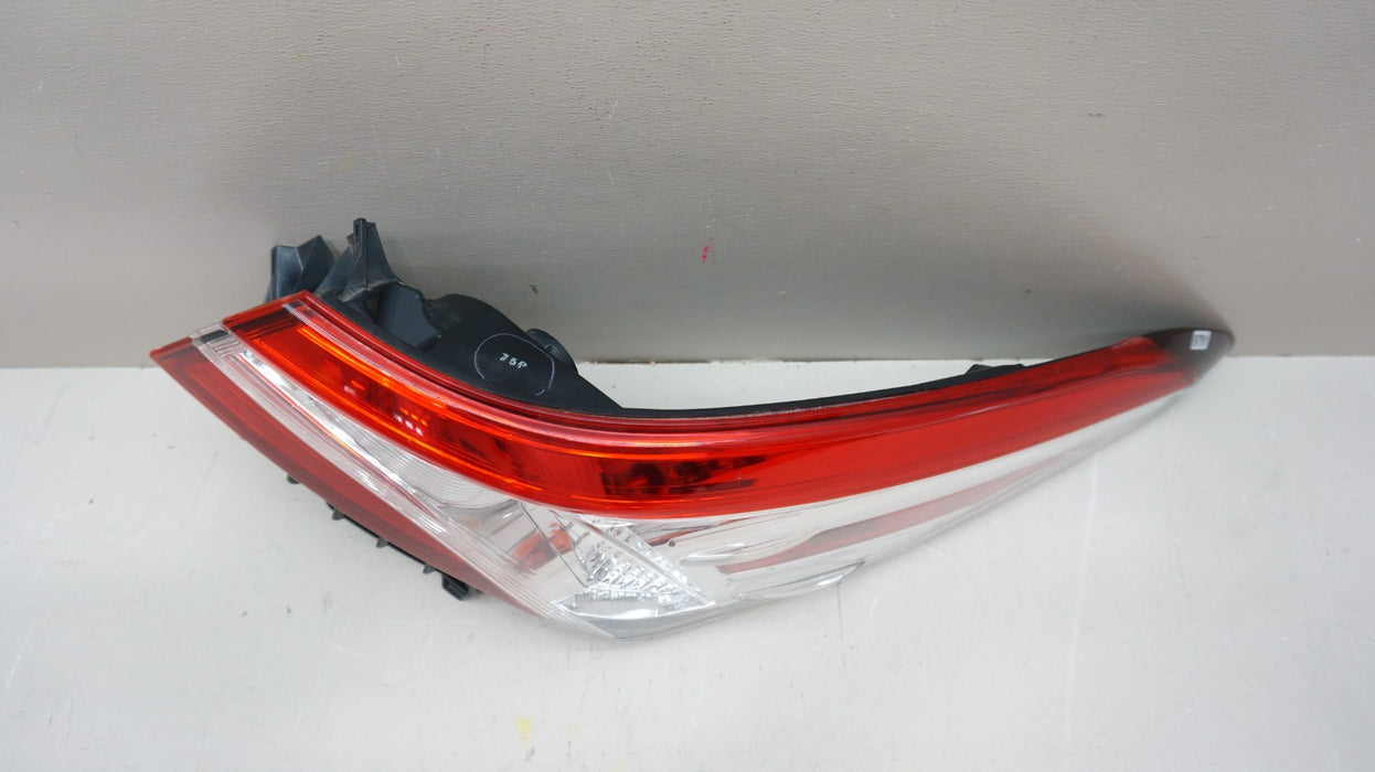 2018-2023 TOYOTA CAMRY REAR RIGHT PASSENGER SIDE OUTER TAIL LIGHT OEM