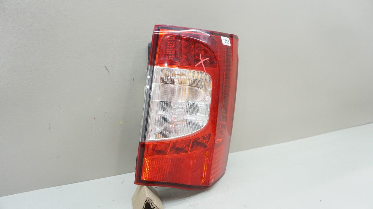 2011-2016 CHRYSLER TOWN & COUNTRY REAR RH RIGHT PASSENGER SIDE TAIL LIGHT OEM