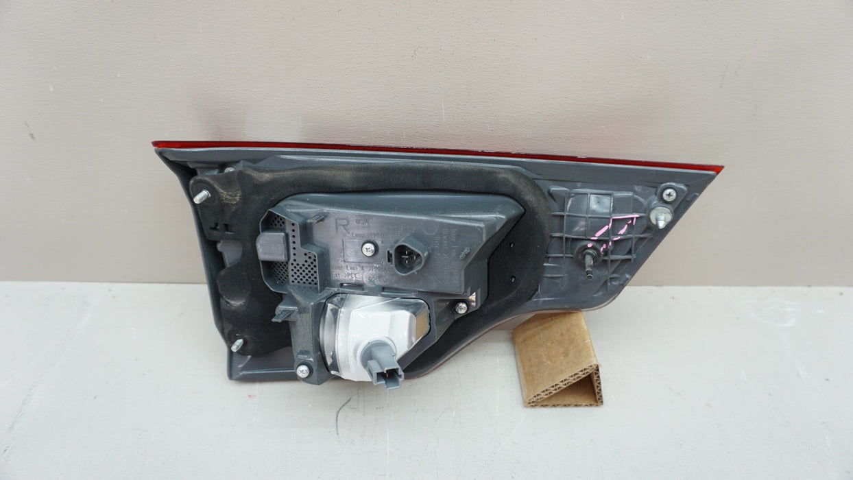 2017-2019 TOYOTA HIGHLANDER RIGHT PASSENGER SIDE INNER TAIL LIGHT LED LAMP OEM