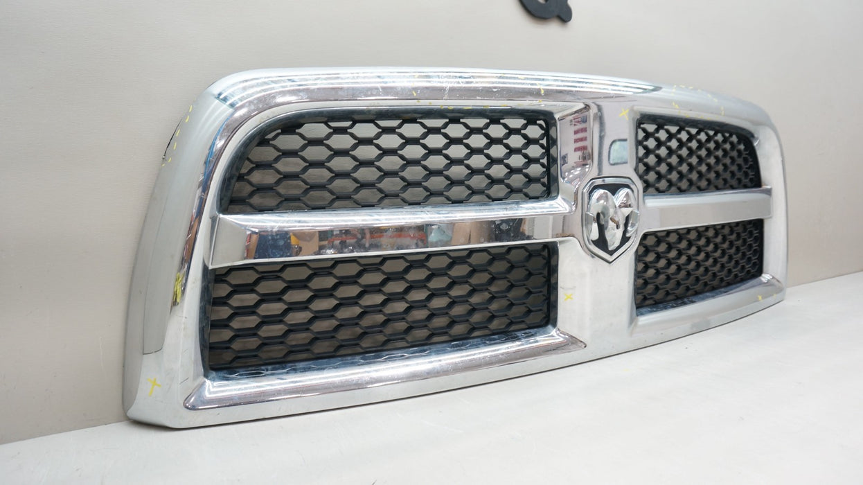 2013-2018 DODGE RAM 2500 3500 FRONT BUMPER RADIATOR GRILLE OEM