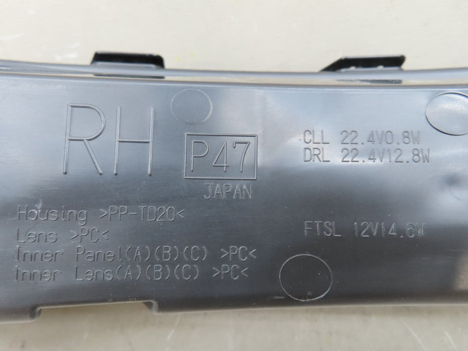 2022-2023 MITSUBISHI OUTLANDER RIGHT UPPER HEADLIGHT DRL COMBO LAMP OEM 8310A044