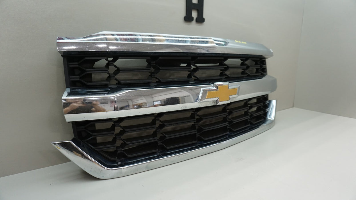 2016-2019 CHEVROLET SILVERADO 1500 FRONT CENTER RADIATOR GRILLE OEM 23380362