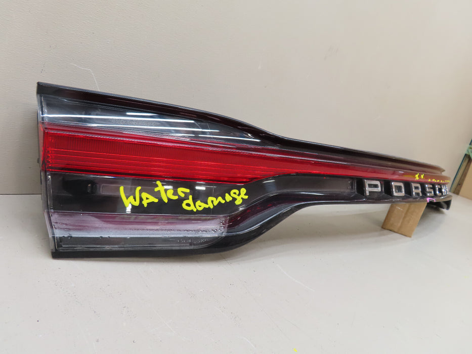 2019-2022 PORSCHE MACAN REAR CENTER TAIL LIGHT LED OEM 95B.945.208.L