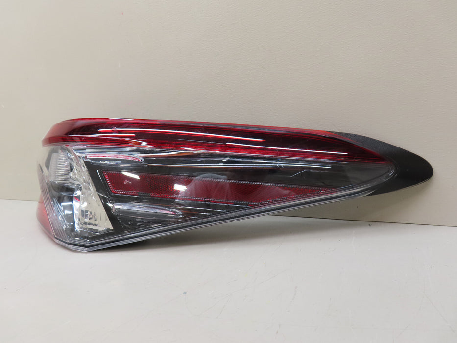 2018-2022 TOYOTA CAMRY REAR RIGHT PASSENGER SIDE TAIL LIGHT OEM OUTER