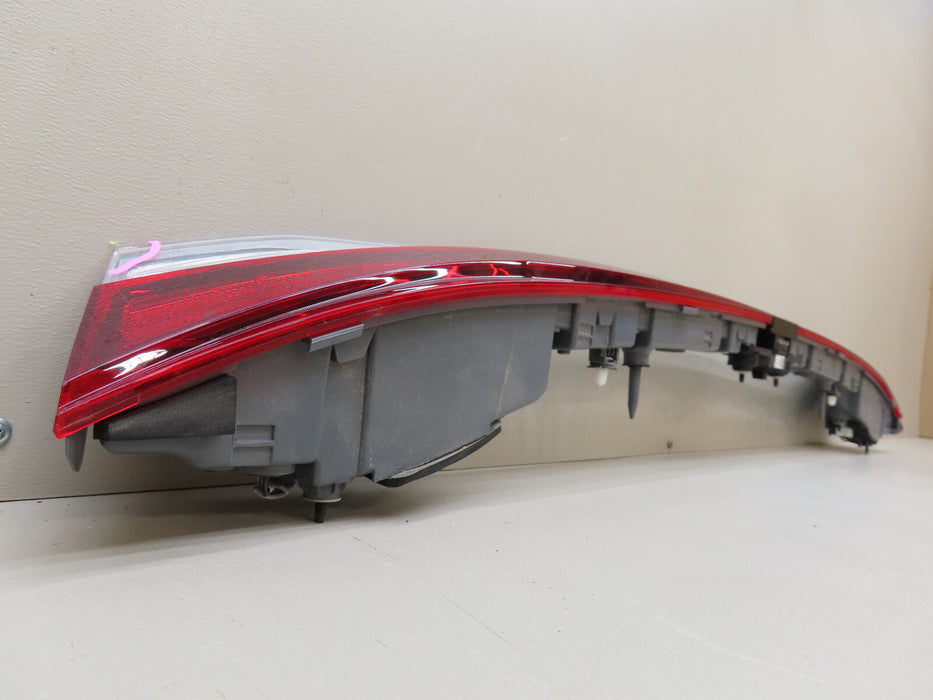 2021 2022 HYUNDAI ELANTRA REAR CENTER TAIL LIGHT LIFT GATE OEM LED 92409-AB000