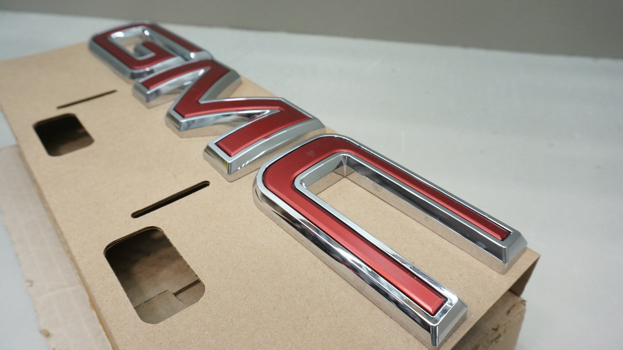 2025-2026 GMC YUKON / YUKON XL FRONT GRILLE EMBLEM BADGE OEM 85873630