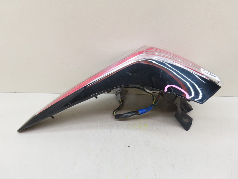 2015-2018 NISSAN MURANO REAR RIGHT PASSENGER TAIL LIGHT OUTER OEM