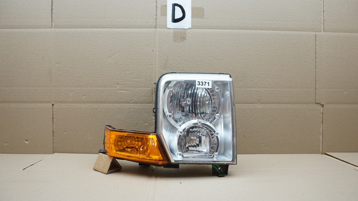 2006-2010 JEEP COMMANDER RH RIGHT PASSENGER SIDE HEADLIGHT OEM