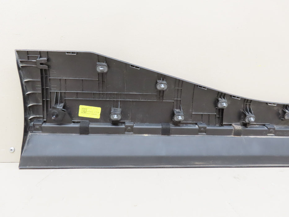 2022-2024 HYUNDAI SANTA CRUZ FRONT RIGHT PASSENGER SIDE DOOR LOWER MOLDING OEM
