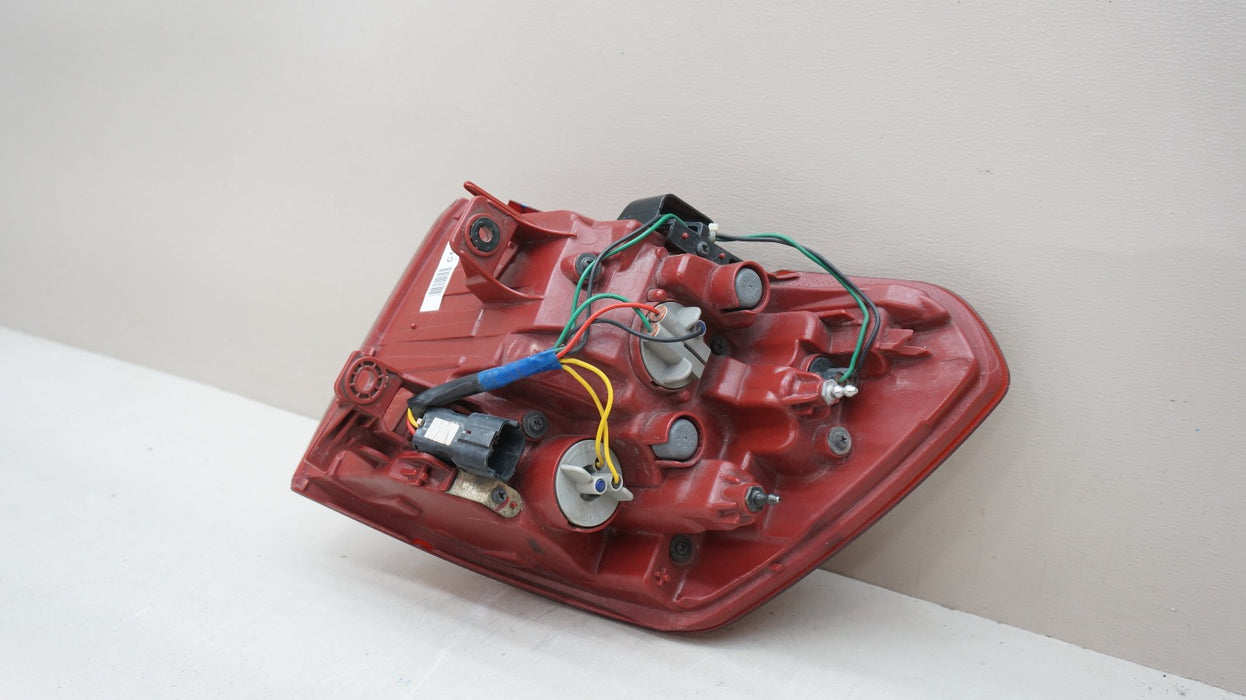 2016-2018 KIA SEDONA REAR LEFT DRIVERS SIDE TAIL LIGHT OEM