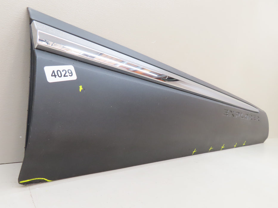 2020-2021 FORD EXPLORER FRONT RIGHT PASSENGER DOOR LOWER MOLDING OEM LB5B-S20848