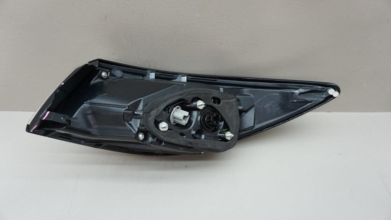2016-2019 TOYOTA YARIS REAR LEFT DRIVER SIDE TAIL LIGHT OEM 16 17 18 19