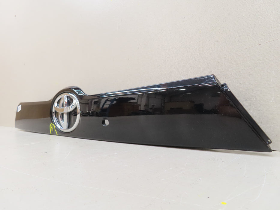 2012 2013 2014 TOYOTA CAMRY REAR RUNK DECK LID MOLDING OEM 76801-0E250