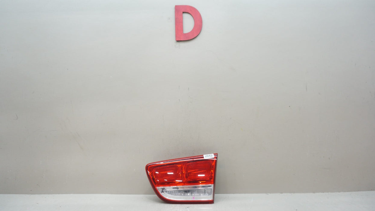 2016-2018 KIA SORENTO REAR RIGHT PASSENGER SIDE INNER TAIL LIGHT OEM