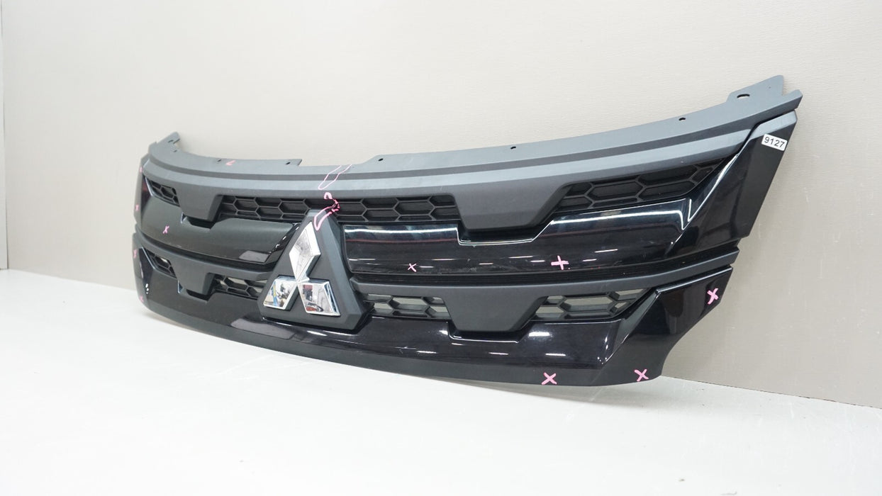 2020-2023 MITSUBISHI OUTLANDER FRONT BUMPER GRILLE OEM 7450B399