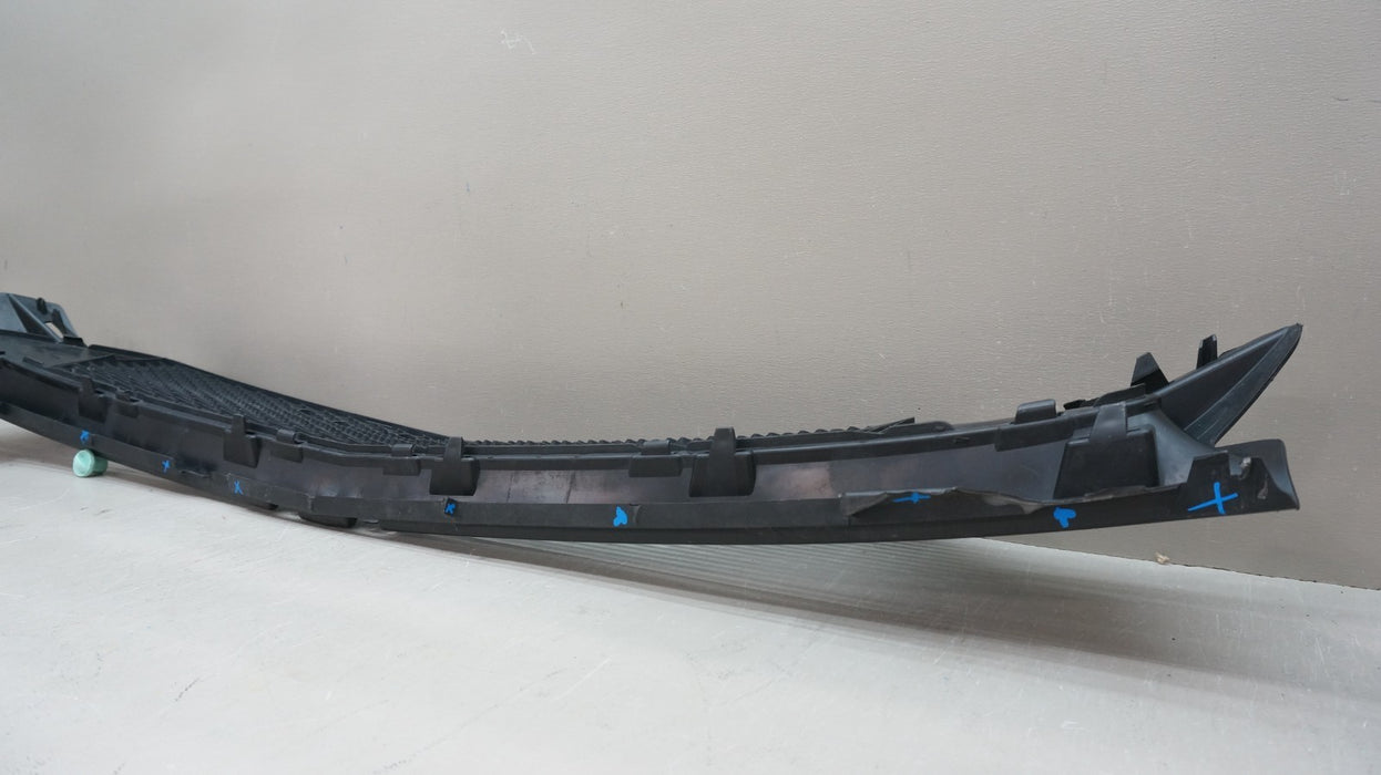 2019-2023 MERCEDES BENZ C300 FRONT LOWER CENTER GRILLE OEM 205-885-25 01
