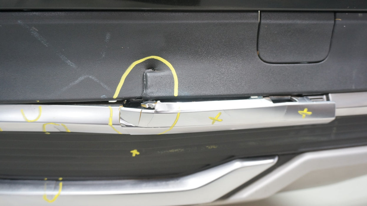 2020-2024 AUDI Q7 REAR BUMPER COVER MIDDLE AND LOWER VALANCE 4MO.807.527 OEM