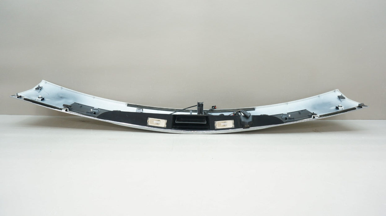 2011-2016 CHRYSLER TOWN & COUNTRY REAR LIFT GATE MOLDING W / CAMERA OEM