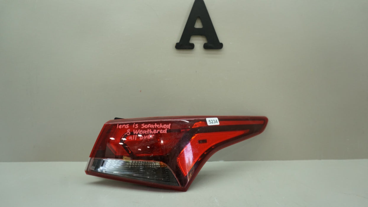 2018-2020 HYUNDAI ACCENT REAR RIGHT PASSENGER OUTER TAIL LIGHT OEM 92402-J0010