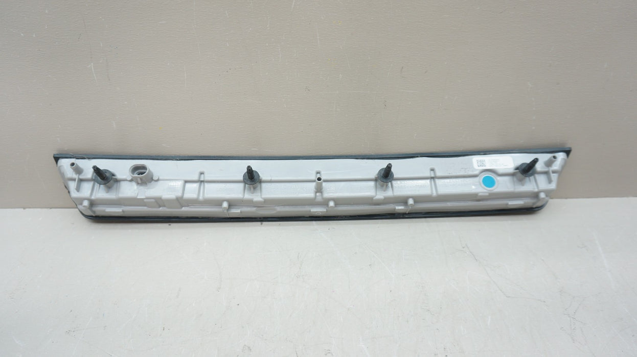 2015-2020 CADILLAC ESCALADE REAR CENTER THIRD BRAKE LIGHT OEM 22803028
