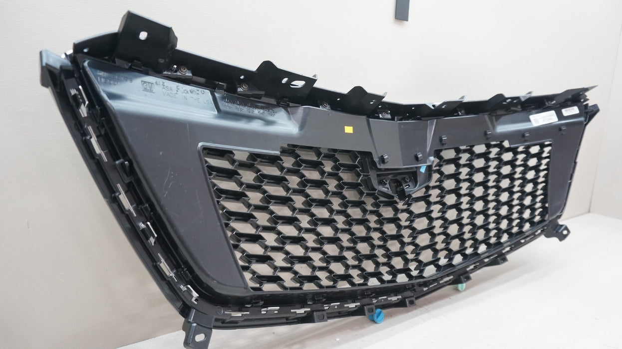 2020-2025 CADILLAC XT5 FRONT UPPER GRILLE W CAMERA HOLE OEM 84226179