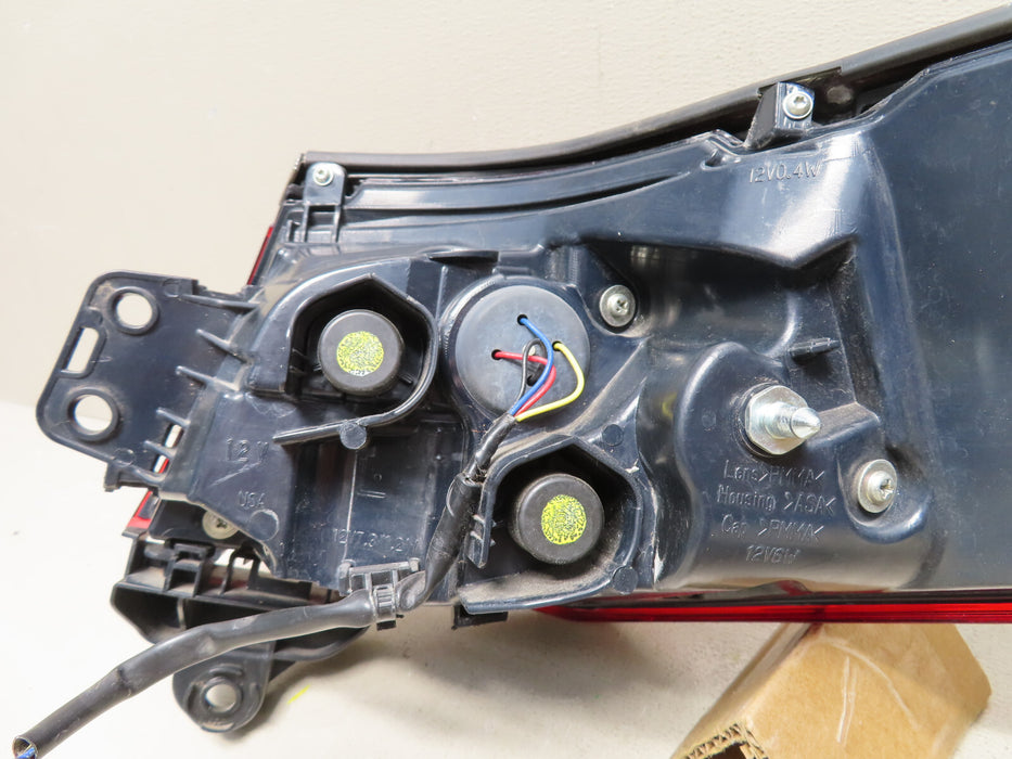 2020-2021 LEXUS ES350 ES300H TAIL LIGHT DRIVER SIDE OUTER LED OEM