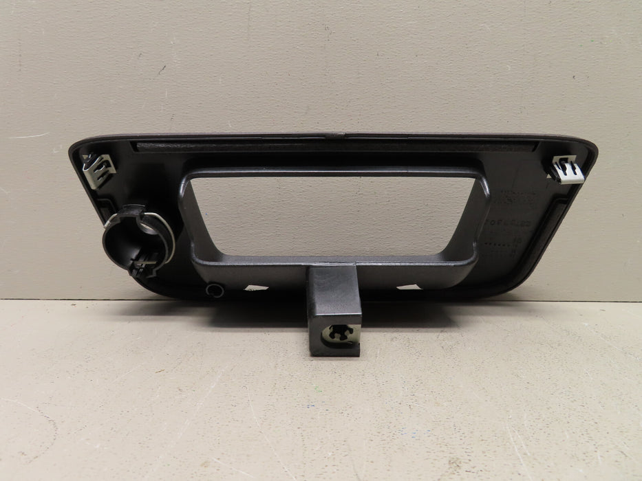 2007-2013 CHEVROLET SILVERADO SIERRA TAILGATE HANDLE BEZEL 22755302