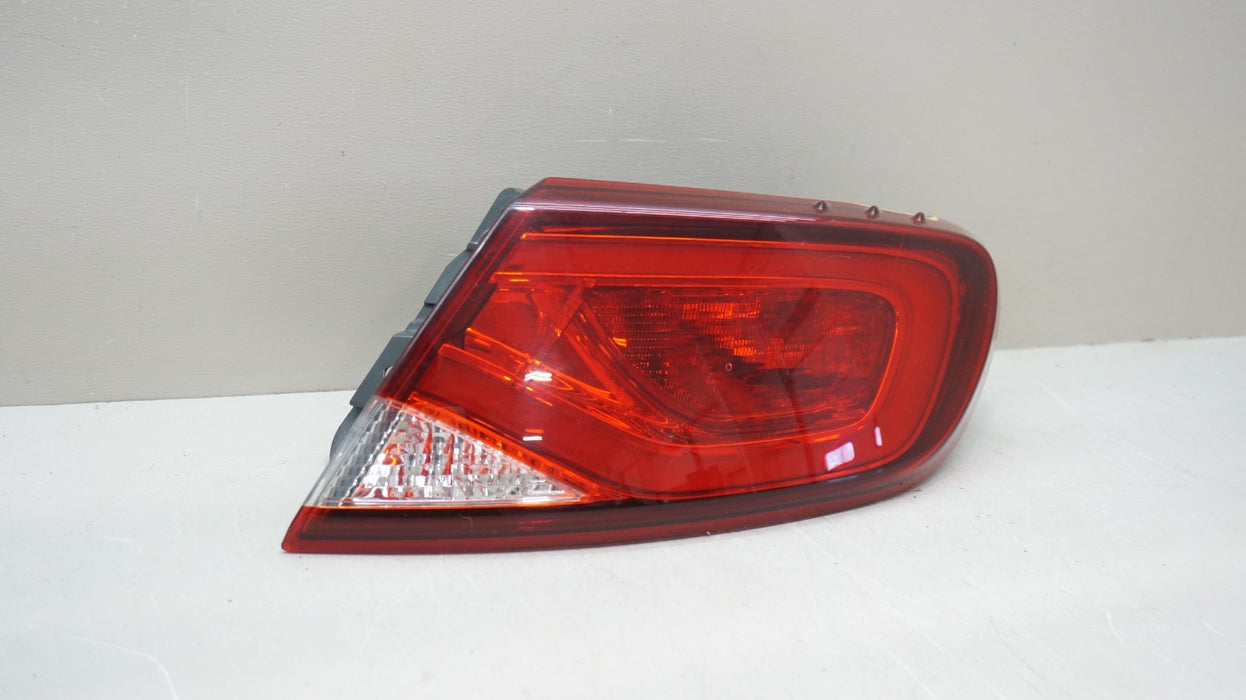 2015-2017 CHRYSLER 200 REAR RIGHT PASSENGER SIDE TAIL LIGHT OEM