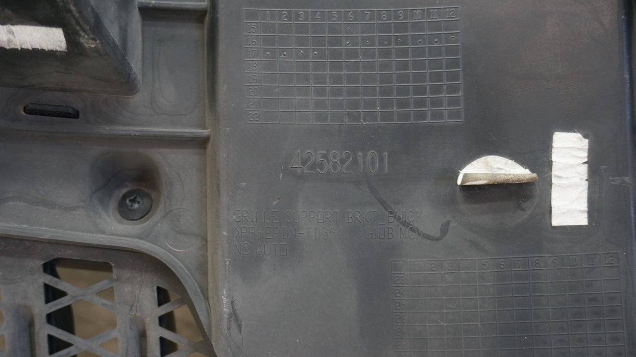 2017-2020 BUICK ENCORE FRONT RADIATOR GRILLE GRILL 42582101 OEM