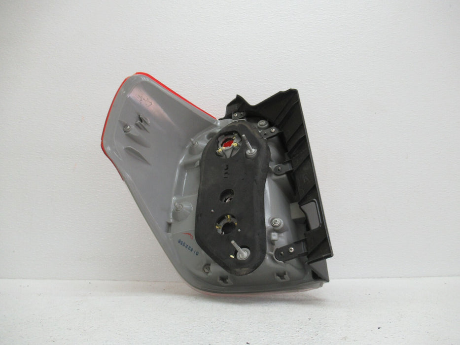 2010 - 2013 TOYOTA 4RUNNER RAER RIGHT PASSENGER SIDE TAIL LIGHT BRAKE LAMP OEM