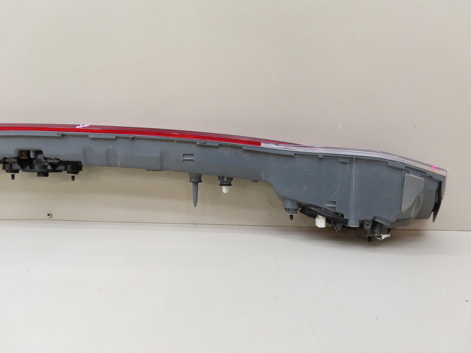 2021 2022 HYUNDAI ELANTRA REAR CENTER TAIL LIGHT LIFT GATE OEM LED 92409-AB000