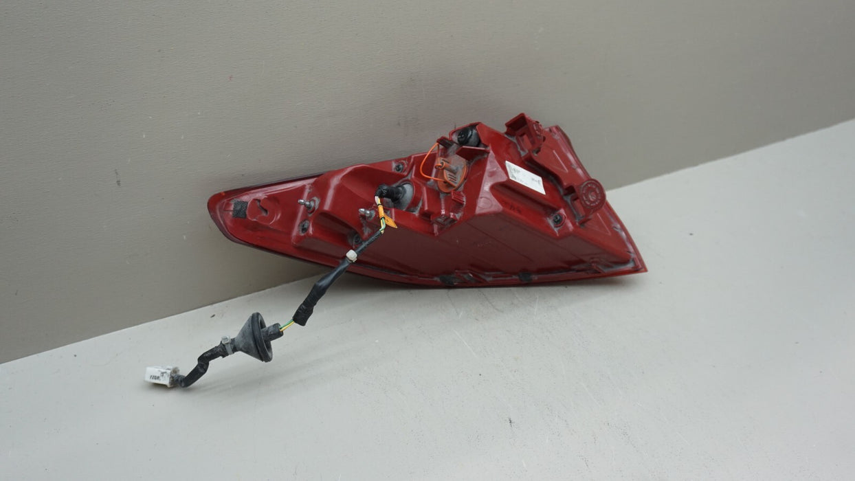 2017-2019 HYUNDAI IONIQ REAR RIGHT PASSENGER SIDE TAIL LIGHT OEM 17 18 19