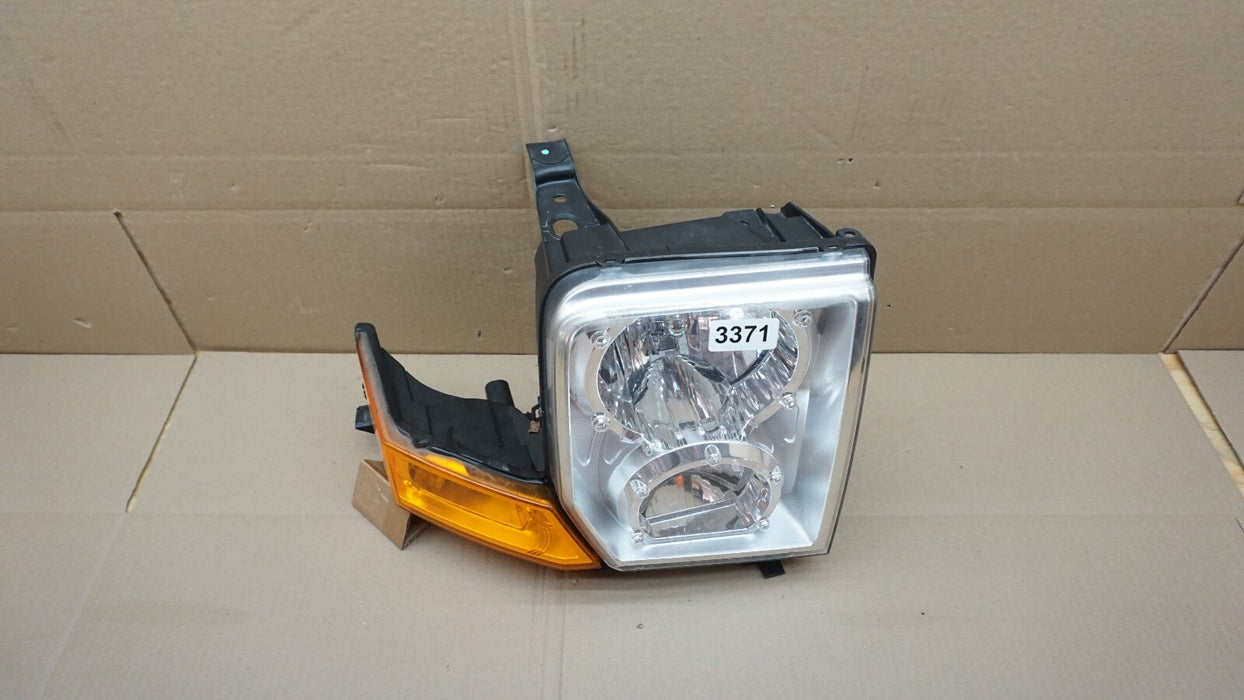 2006-2010 JEEP COMMANDER RH RIGHT PASSENGER SIDE HEADLIGHT OEM