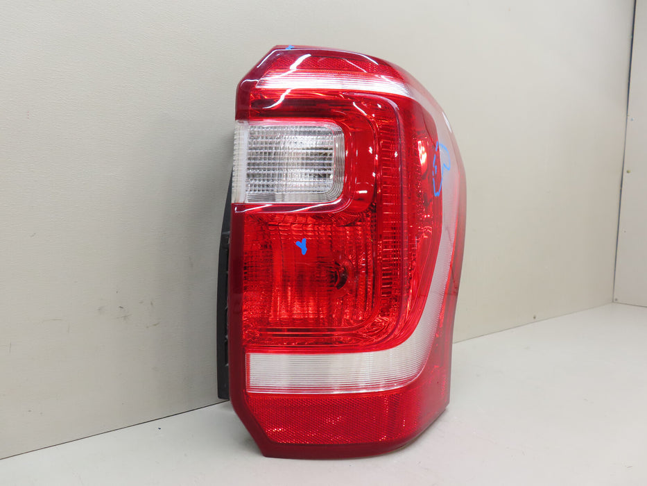 2018-2021 FORD EXPEDITION REAR RIGHT PASSENGER TAIL LIGHT OEM