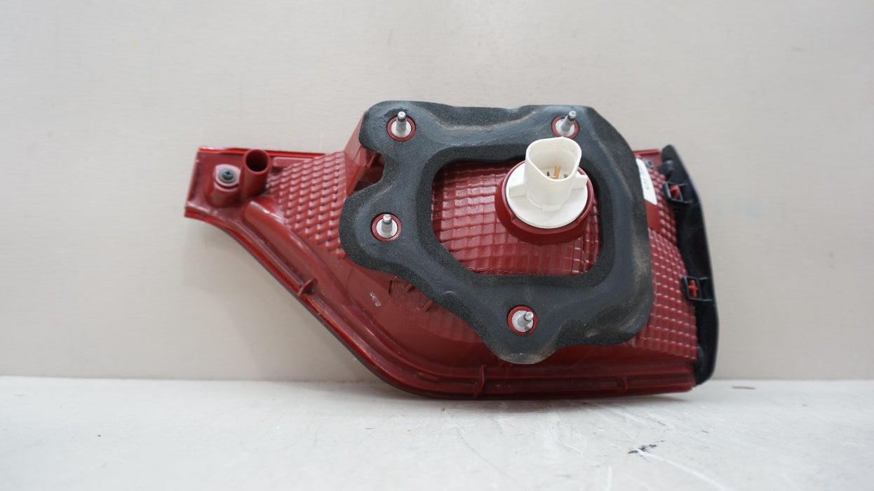 2017-2019 KIA SPORTAGE REAR LEFT DRIVERS SIDE INNER TAIL LIGHT OEM