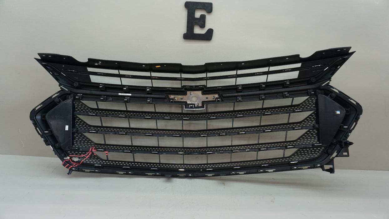 2018-2020 CHEVROLET TRAVERSE FRONT BUMPER CENTER GRILL GRILLE OEM 23376131
