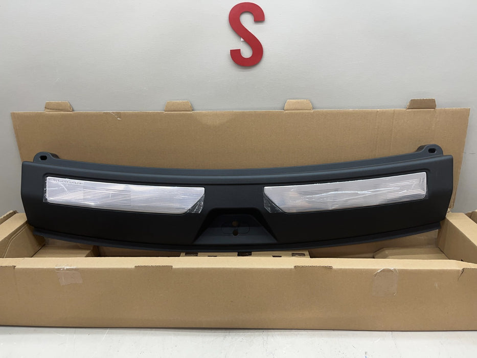 2020-2025 CADILLAC ESCALADE REAR LOWER LIFTGATE SILL TRIM OEM 85124298