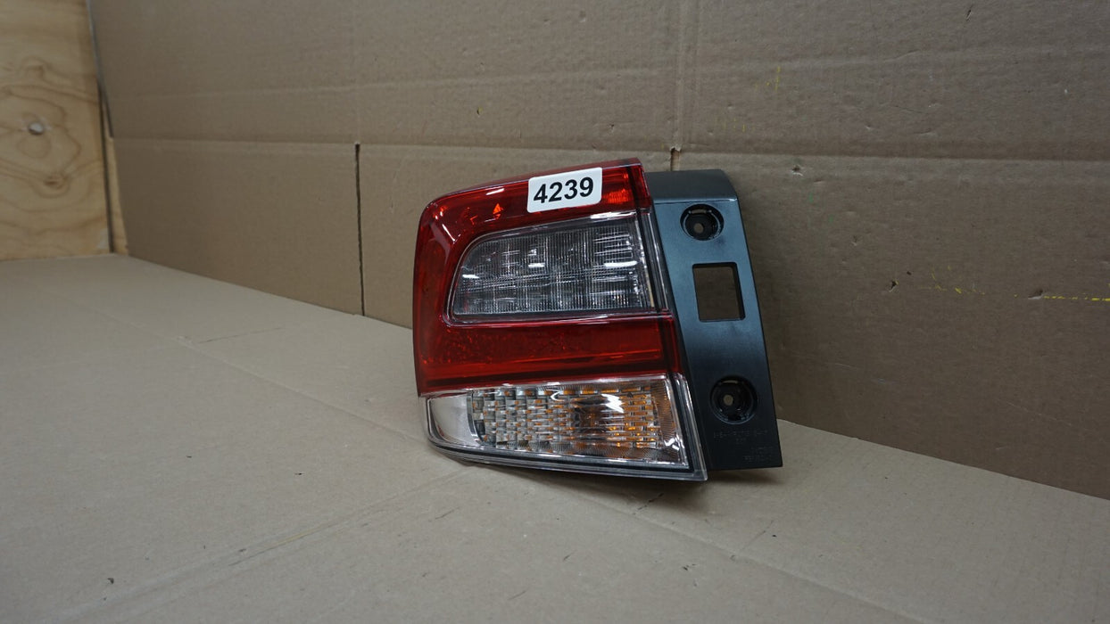 2017-2019 SUBARU CROSSTREK REAR LEFT DRIVERS SIDE TAIL LIGHT OEM 17 18 19