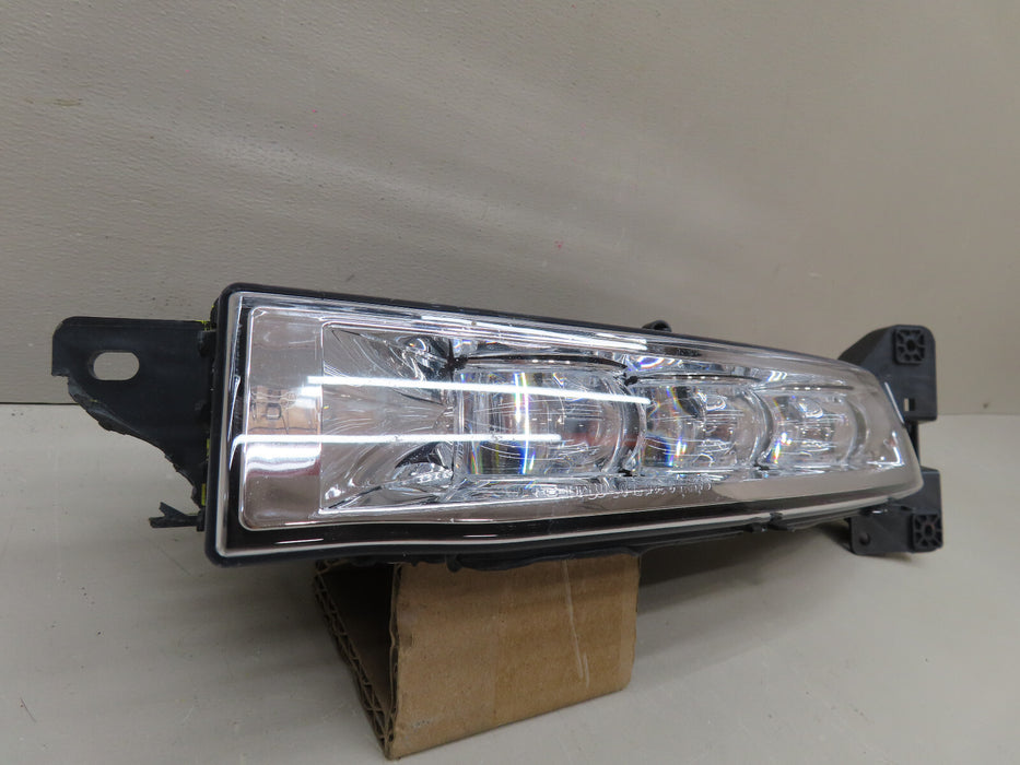 2015-2020 DODGE CHARGER FRONT RIGHT PASSENGER SIDE FOG LIGHT OEM