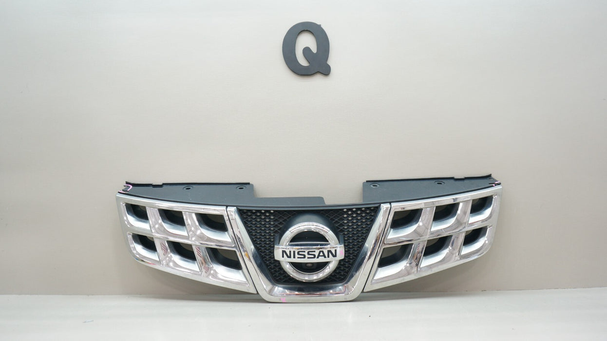 2011-2015 NISSAN ROGUE FRONT BUMPER GRILLE WITH CAMERA AND EMBLEM OEM 623101VX0A